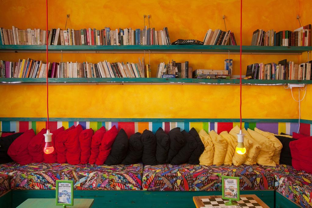 Ericeira Surf Camp Hostel ภายนอก รูปภาพ